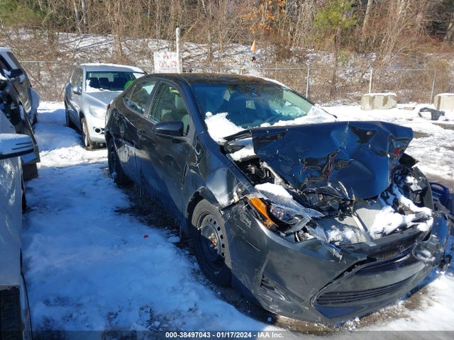Toyota COROLLA LE 2018 2T1BURHE1JC968780 Image 1