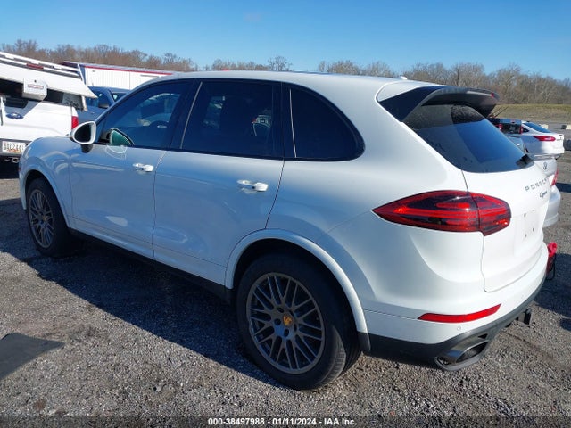 2017 PORSCHE CAYENNE WP1AA2A2XHKA87160 Photo 2