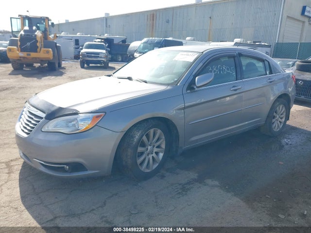 38498225 :رقم المزاد ، 1C3CCBBB4DN668346 vin ، 2013 Chrysler 200 Touring مزاد بيع