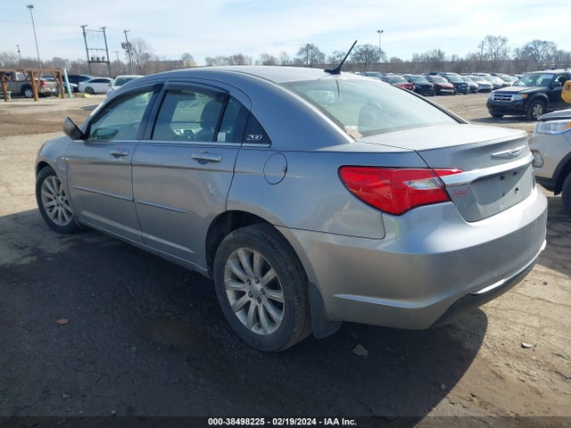 38498225 :رقم المزاد ، 1C3CCBBB4DN668346 vin ، 2013 Chrysler 200 Touring مزاد بيع