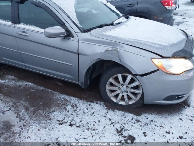 38498225 :رقم المزاد ، 1C3CCBBB4DN668346 vin ، 2013 Chrysler 200 Touring مزاد بيع