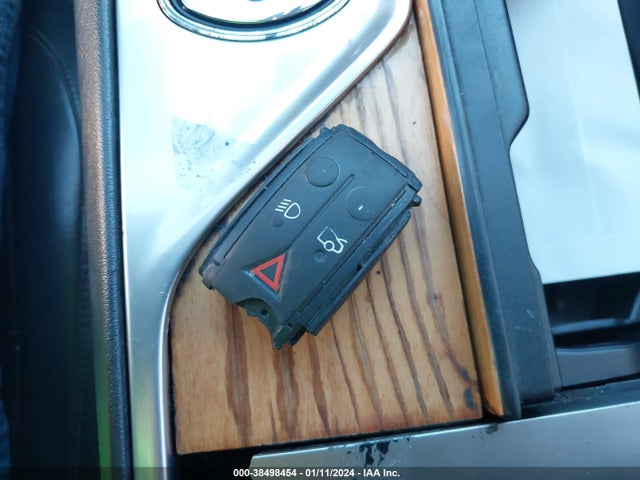 2010 JAGUAR XF SAJWA0FA9AHR55374 Photo 10