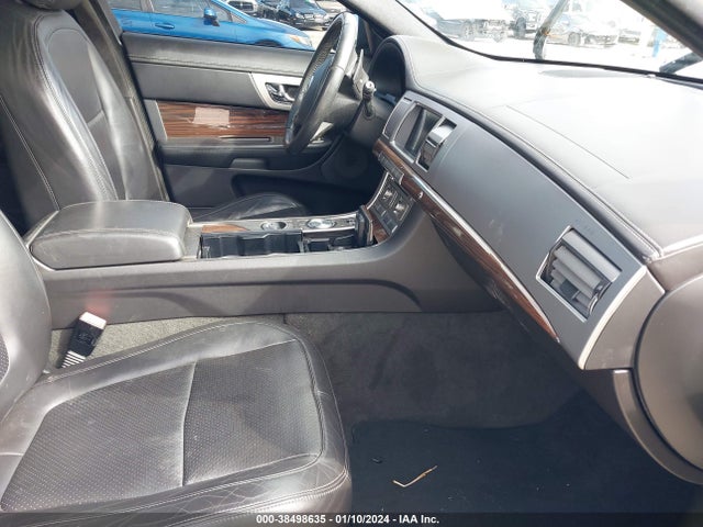 2011 JAGUAR XF SAJWA0GB4BLS11526 Photo 4
