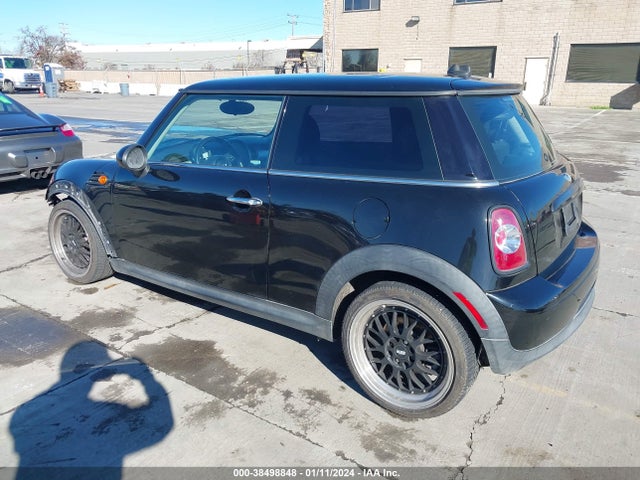 2012 MINI COOPER WMWSU3C57CT367130 Photo 2