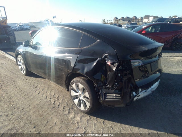 2023 TESLA MODEL Y 7SAYGDEE0PF748420 Photo 2