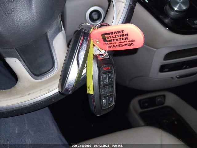 Chrysler Pacifica Hybrid Platinum 2017 2C4RC1N72HR745554 Image 11