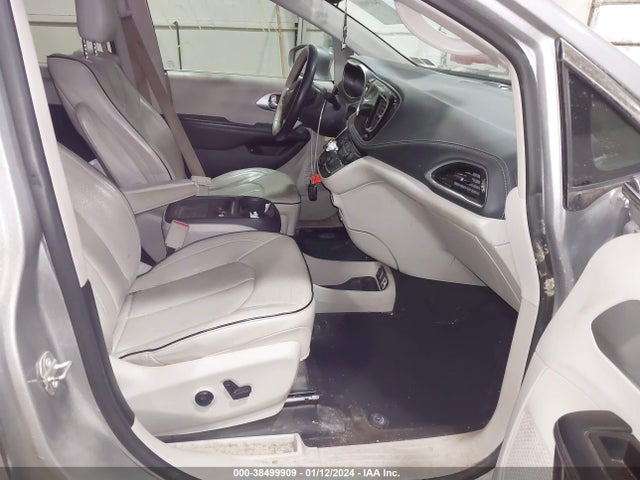 Chrysler Pacifica Hybrid Platinum 2017 2C4RC1N72HR745554 Image 5