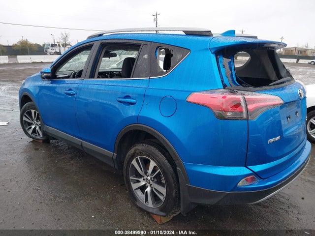 Toyota Rav4 Xle 2018 JTMWFREV2JJ729209 Image 3