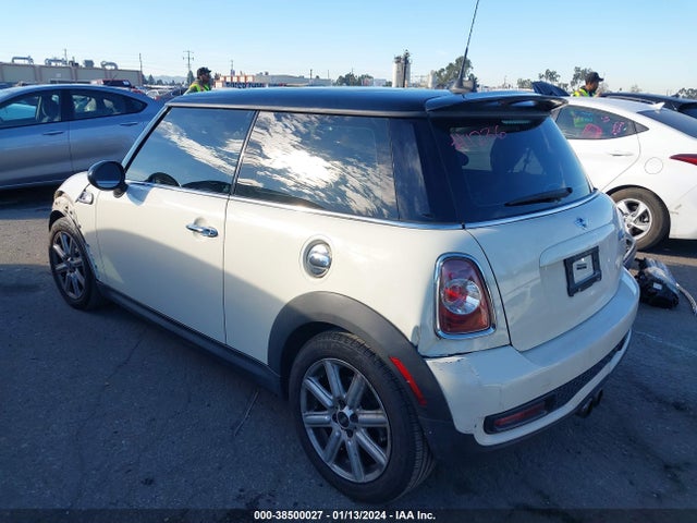2011 MINI COOPER S WMWSV3C54BTY14167 Photo 2
