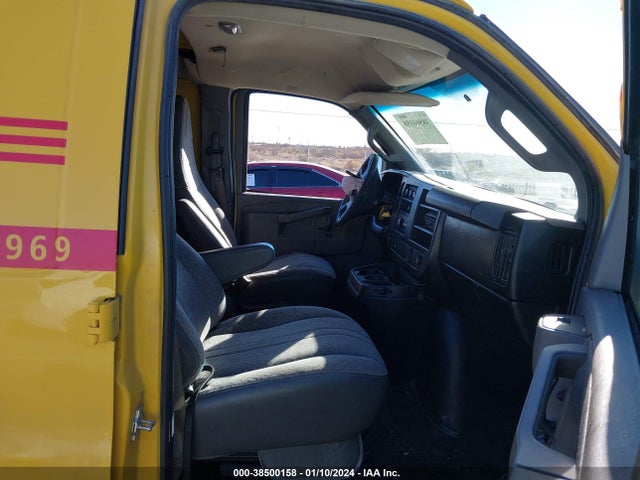 Chevrolet Express 2500 Work Van 2017 1GCWGAFF1H1246570 Image 5