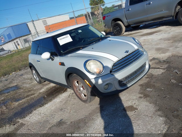 2011 MINI COOPER WMWSU3C55BT252573 Photo 0