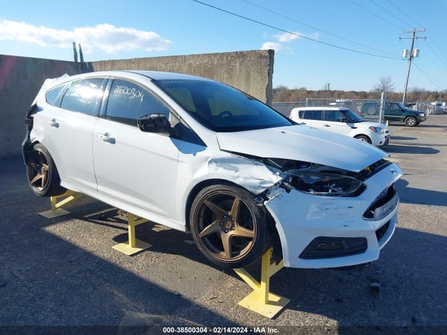 Ford FOCUS ST 2017 1FADP3L97HL338567 Image 1