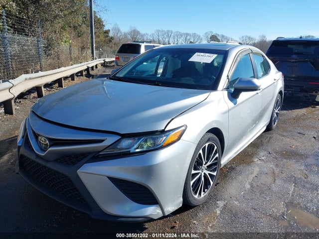 Toyota CAMRY SE 2018 4T1B11HK1JU064037 Image 2