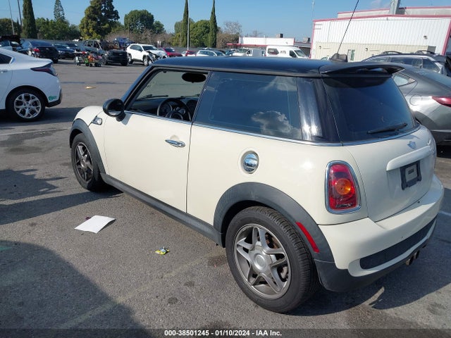 2008 MINI COOPER S WMWMF73558TV33114 Photo 2