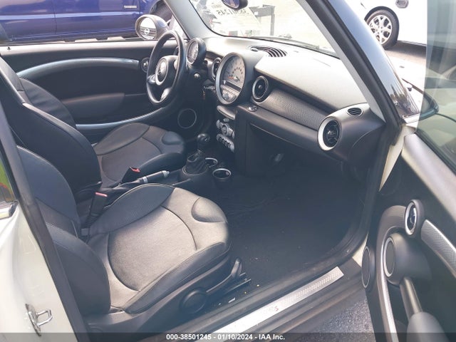2008 MINI COOPER S WMWMF73558TV33114 Photo 4