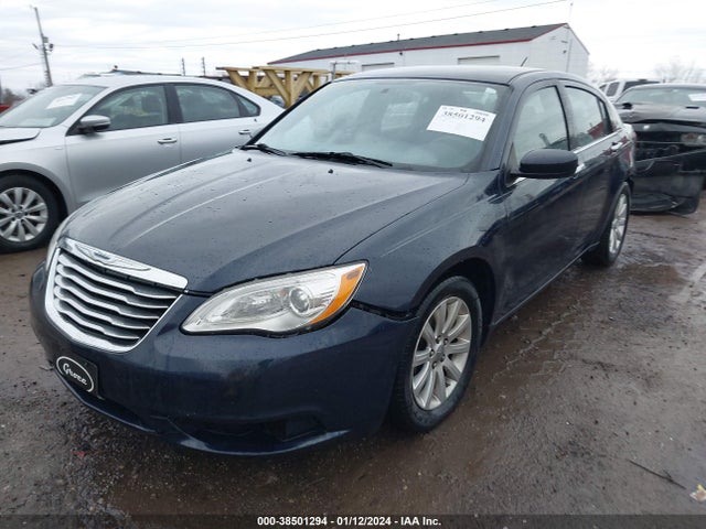Chrysler 200 Touring 2014 1C3CCBBB3EN153369 Image 2