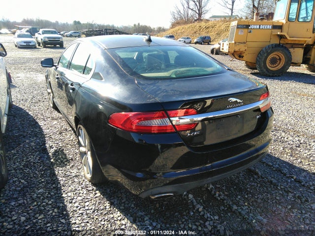 2014 JAGUAR XF SAJWA0EX8E8U17924 Photo 2