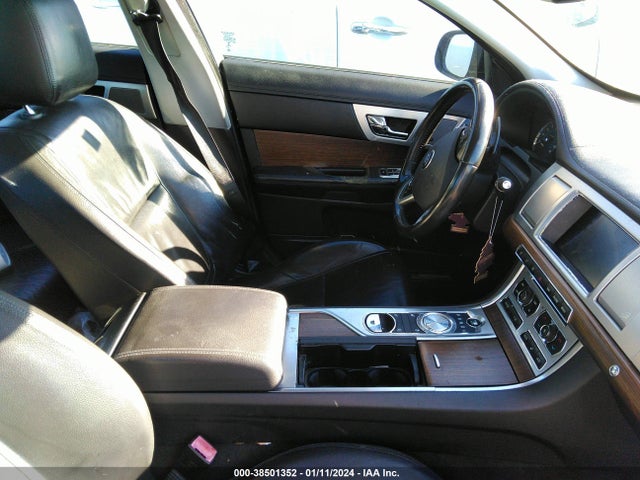 2014 JAGUAR XF SAJWA0EX8E8U17924 Photo 4