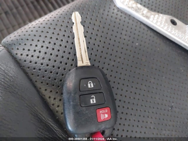 Toyota RAV4 LE 2018 JTMZFREV0JJ162415 Image 11