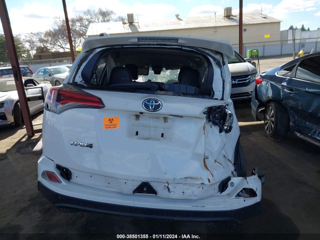 Toyota RAV4 LE 2018 JTMZFREV0JJ162415 Image 16