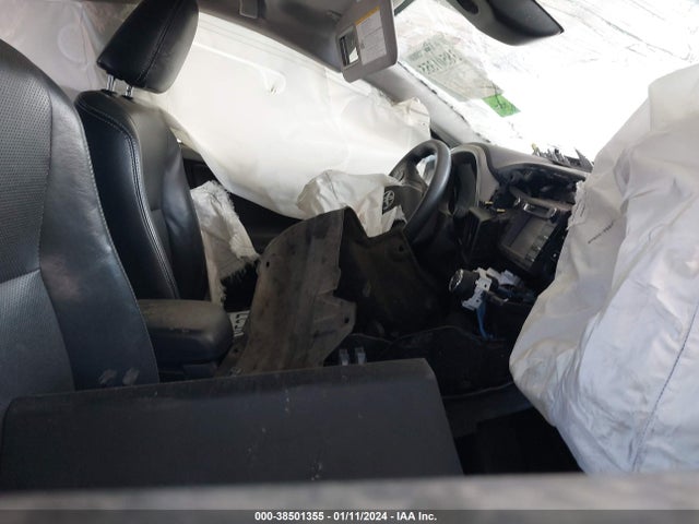 Toyota RAV4 LE 2018 JTMZFREV0JJ162415 Image 5