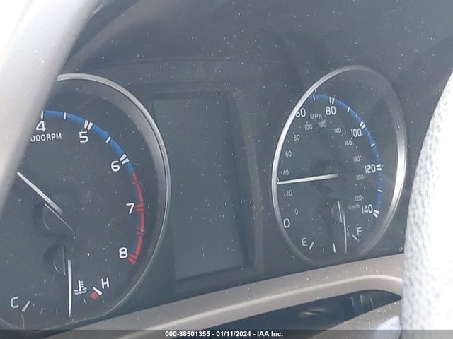 Toyota RAV4 LE 2018 JTMZFREV0JJ162415 Image 7