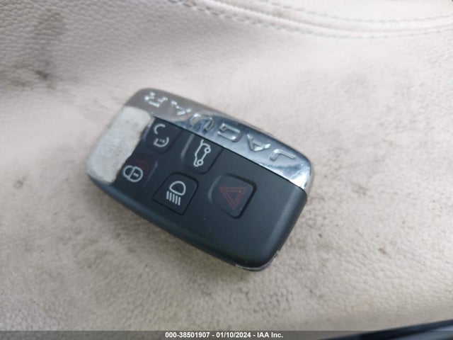 2017 JAGUAR F-PACE SADCJ2BN1HA097606 Photo 10