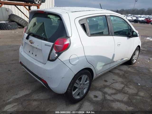 Chevrolet Spark 1lt Auto 2014 KL8CD6S91EC585623 Image 4
