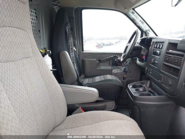 Chevrolet Express 2500 Work Van 2017 1GCWGAFF7H1340355 Image 5