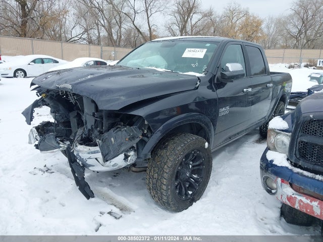 RAM 1500 Laramie  4x4 5'7 Box 2018 1C6RR7NG3JS284507 Image 2