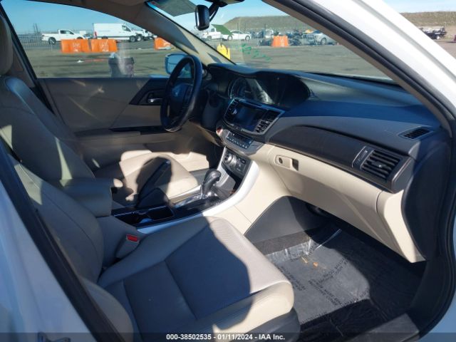 1HGCR3F9XFA011456 Honda Accord Touring