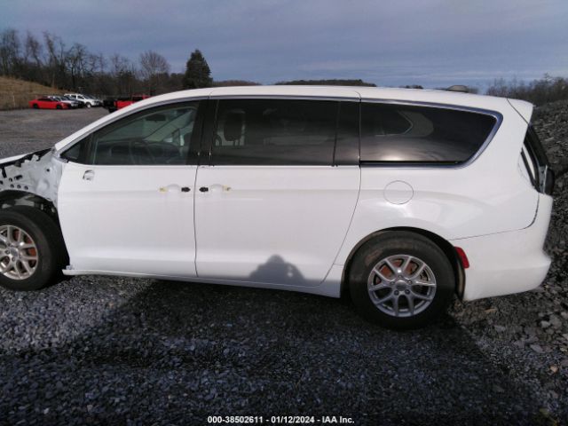 2C4RC1CG3NR218976 Chrysler Voyager Lx