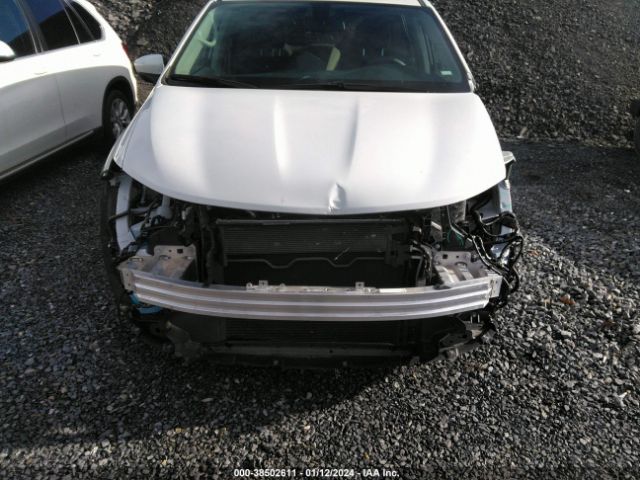 2C4RC1CG3NR218976 Chrysler Voyager Lx