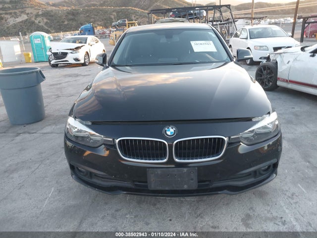 BMW 320i 2017 WBA8E1G34HNU16042 Image 12