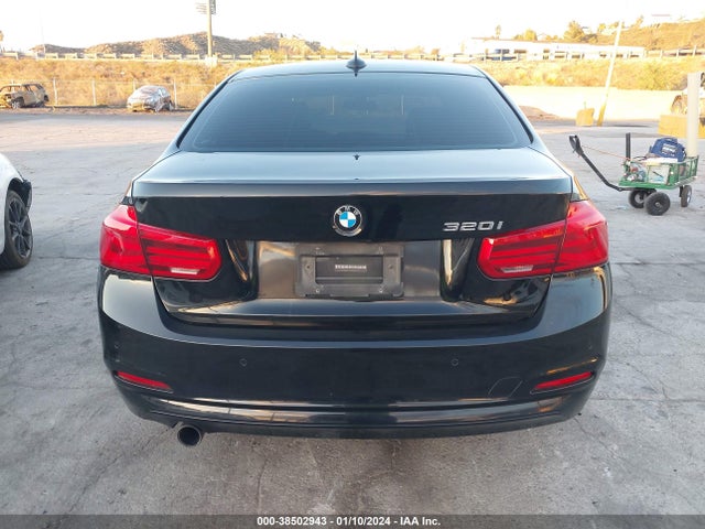 BMW 320i 2017 WBA8E1G34HNU16042 Image 16