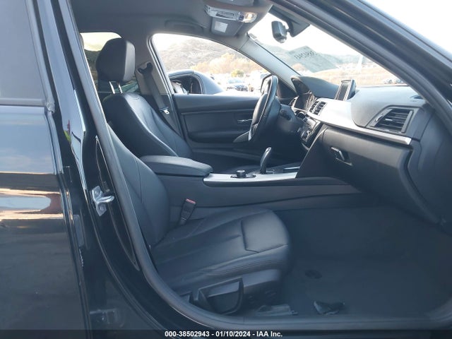 BMW 320i 2017 WBA8E1G34HNU16042 Image 5