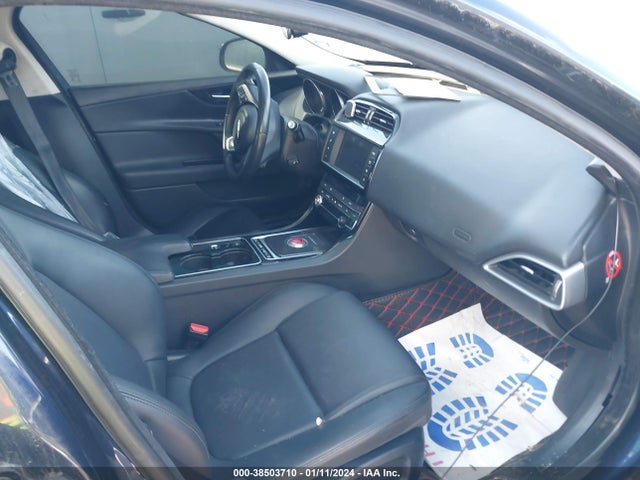 2017 JAGUAR XE SAJAR4BG3HA974381 Photo 4