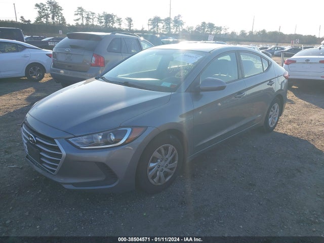 Hyundai ELANTRA SE 2018 KMHD74LF9JU595294 Image 2