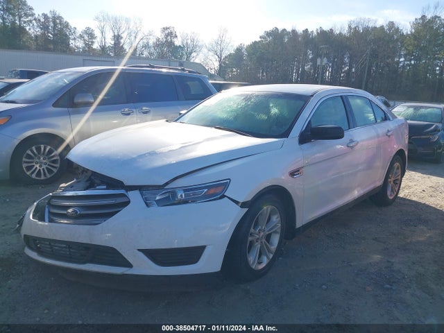 Ford TAURUS SE 2019 1FAHP2D81KG110288 Image 2