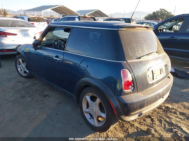 2006 MINI COOPER WMWRC33526TK68415 Photo 2