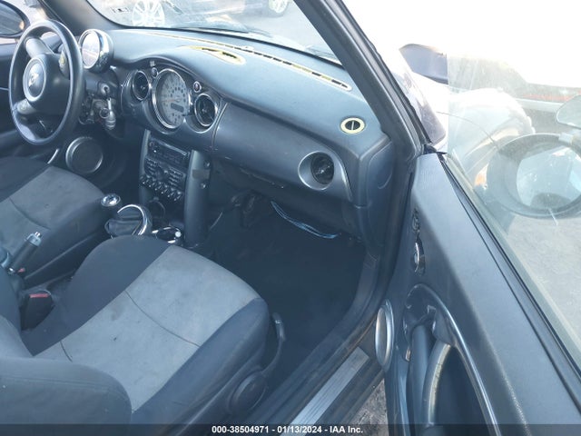 2006 MINI COOPER WMWRC33526TK68415 Photo 4