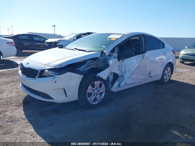 KIA FORTE LX 2018 3KPFK4A79JE271333 Image 2