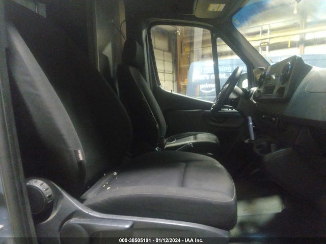 WD4PF0CD7KP061020 Mercedes-Benz om 642 with brake assist