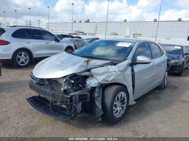 Toyota COROLLA LE 2018 2T1BURHE7JC110584 Image 2