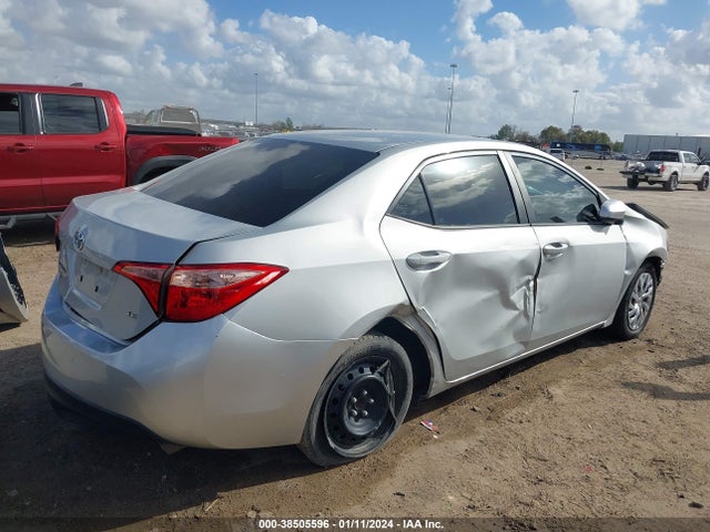 Toyota COROLLA LE 2018 2T1BURHE7JC110584 Image 4