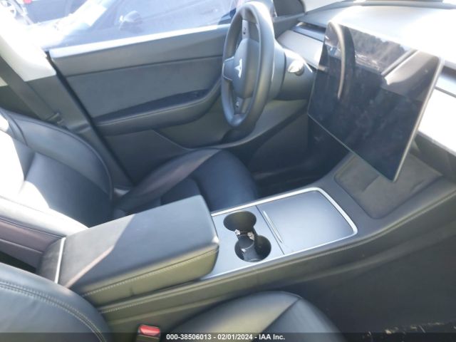 2021 TESLA MODEL Y 5YJYGAEE8MF251641 Photo 4