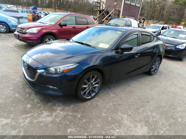 Mazda Mazda3 Touring 2018 3MZBN1V38JM213826 Image 2