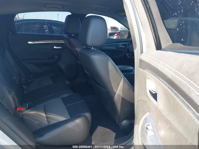 Chevrolet IMPALA 1LT 2018 2G1105S38J9120945 Image 8