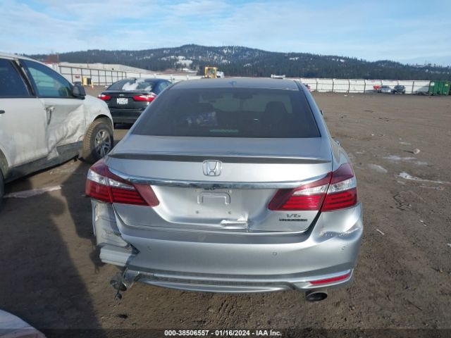 1HGCR3F9XHA038420 Honda Accord Touring V6