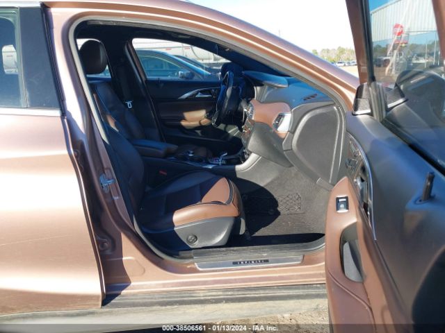 SJKCH5CR2HA016605 Infiniti Qx30 Premium